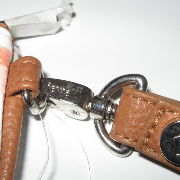 Mini Rubie-"Thirty-one" Wristlet with strap - Picture 3 of 3